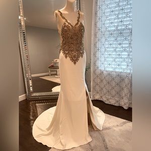 Prom dress long , cream color , size 6/8